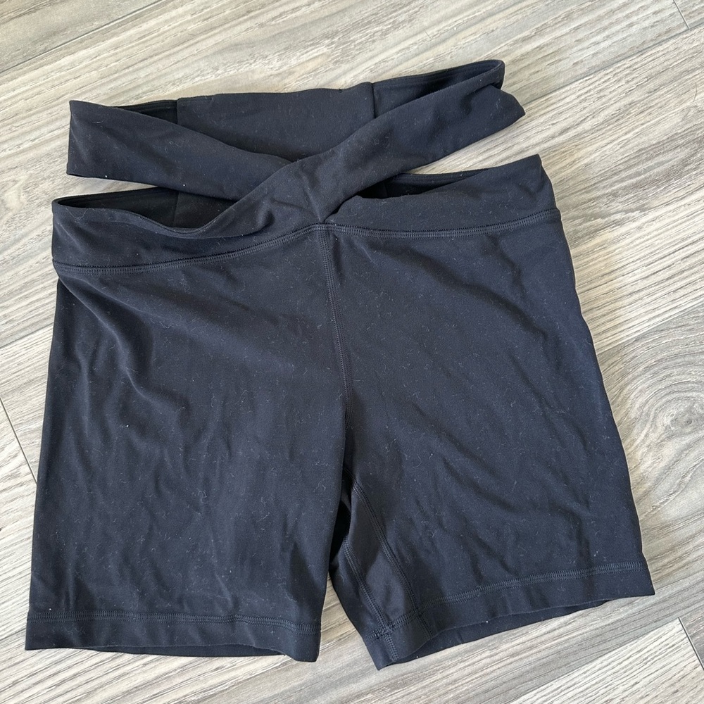 Lululemon Size.8  - High Rise Short 6”